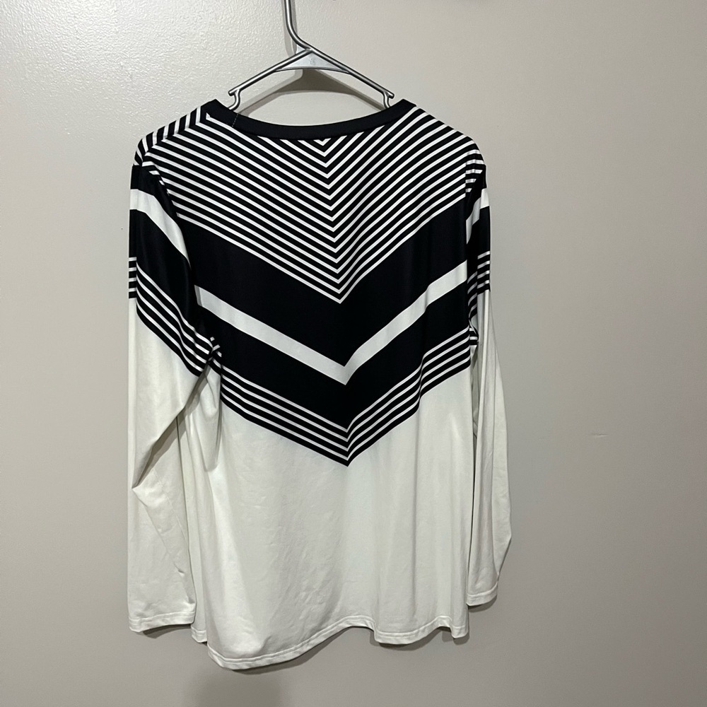 Chic Monochrome Striped Long Sleeve Top - Picture 4 of 7